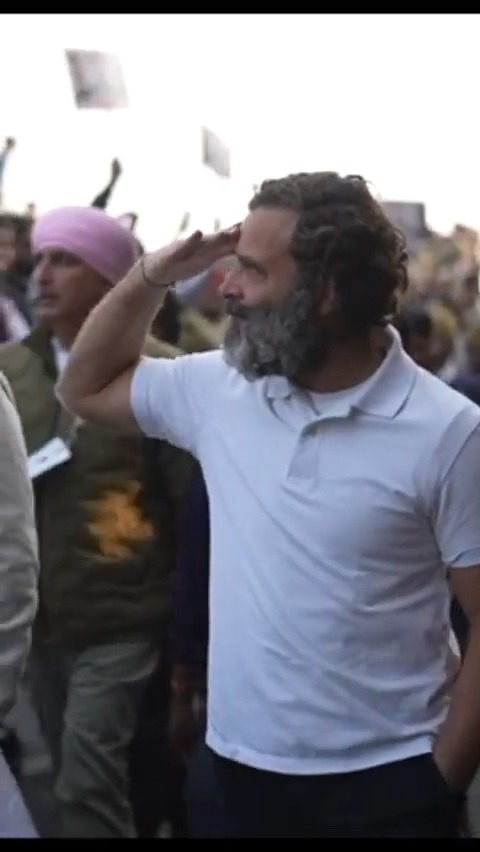 जिसको चुप कराने की आप कोशिश कर रहे हैं उनका नाम राहुल गांधी है और गांधी डरते नहीं हैं