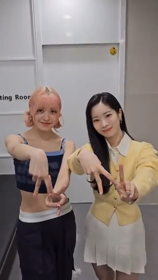 #SETMEFREE Challenge with #릴리🐨 📌Listen "SET ME FREE (Remixes)" Here🗝 #TWICE #트와이스 #READYTOBE
