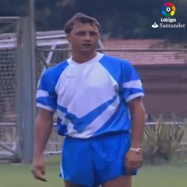 ✨ Como jugador y como entrenador dejó 𝙐𝙉𝘼 𝙃𝙐𝙀𝙇𝙇𝘼 𝙄𝙈𝘽𝙊𝙍𝙍𝘼𝘽𝙇𝙀 en #LaLigaHistory. 🙏 7 años sin Johan Cruyff 🙏 #LaLigaSantander