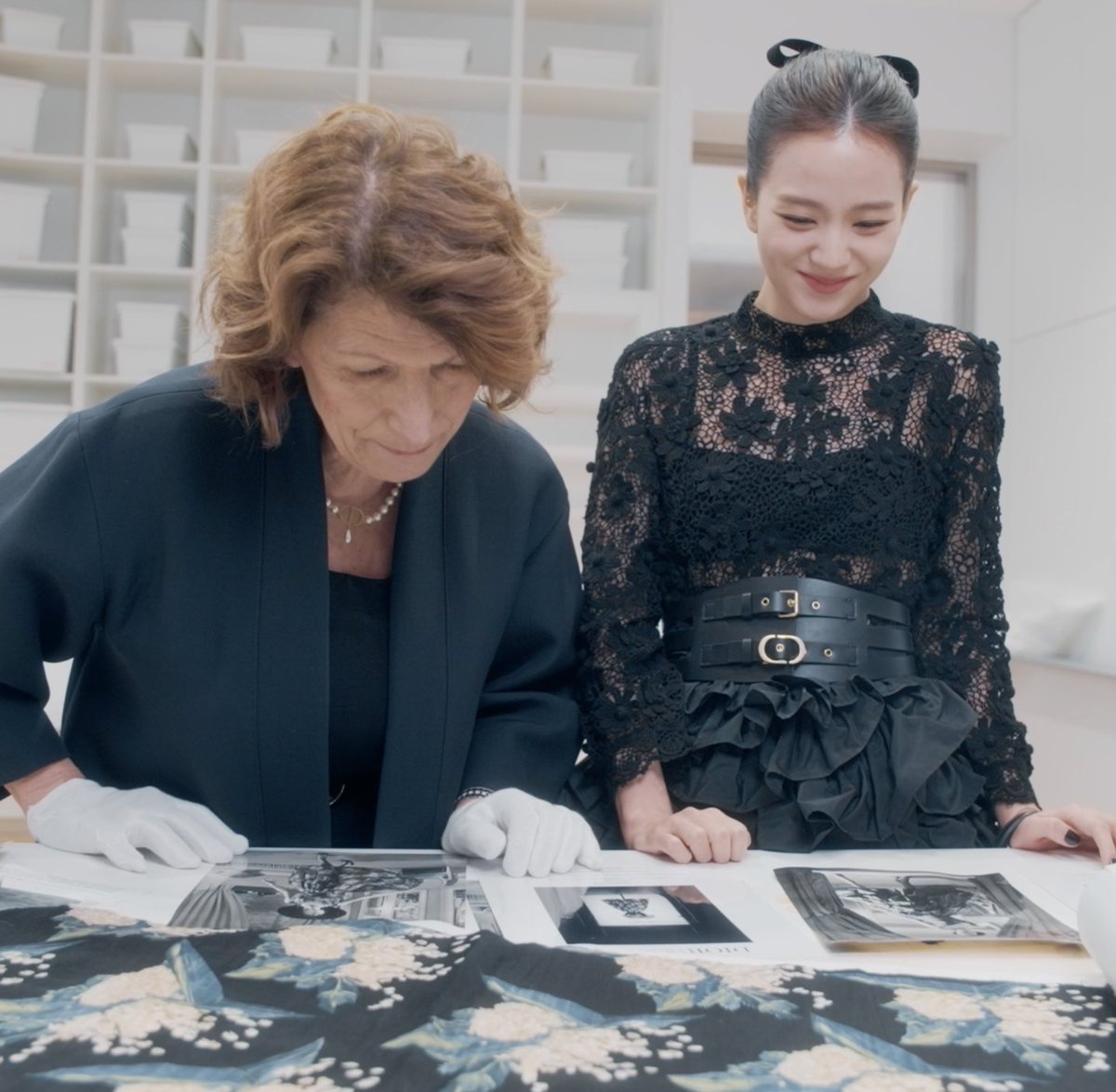 JISOO, our fashion and beauty global ambassador, reveals the treasures of the archives as she uncovers the fascinating legacy of Catherine Dior and the women who inspired #DiorAW23 by Maria Grazia Chiuri. Tap the card for the full video! #StarsinDior © Mélinda Triana