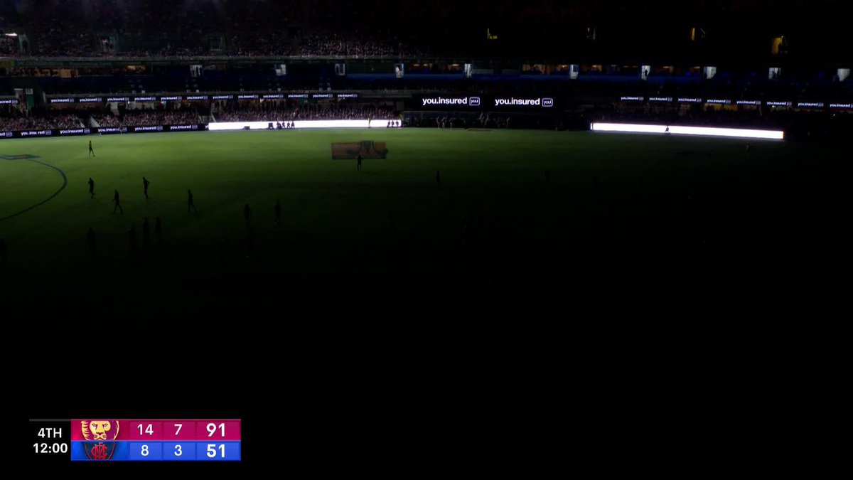 THE POWER HAS GONE OUT! #AFLLionsDees
