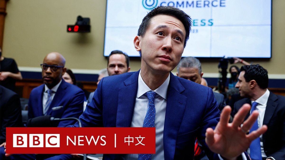 TikTok首席执行官周受资在美国国会听证会上受到两党议员长达四个半小时之久的激烈质询。北京方面则表示将坚决反对美方强制要求中国母公司出售TikTok的任何企图。 随着这款热门短视频应用程式成为美中影响力与技术之争的新战场,中美关系可能进一步受挫。