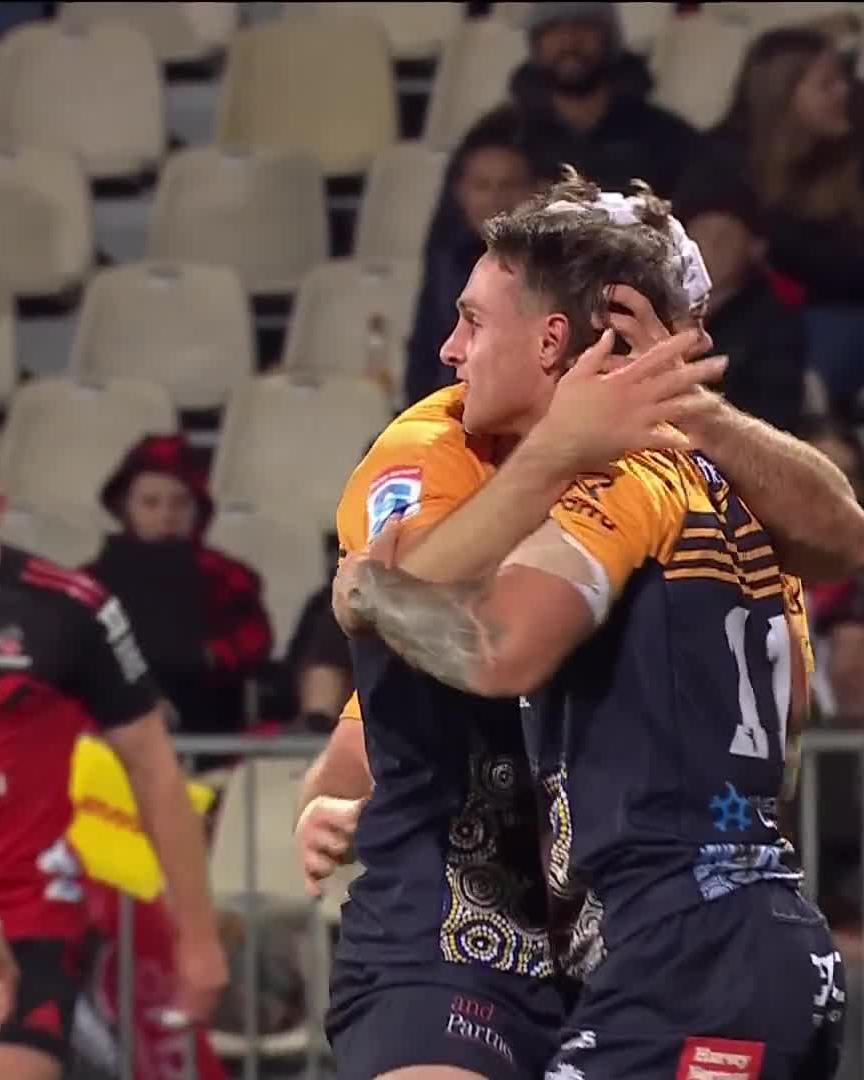 This skip pass. From. A. BLINDSIDE FLANKER. 🤤😍😍😍
