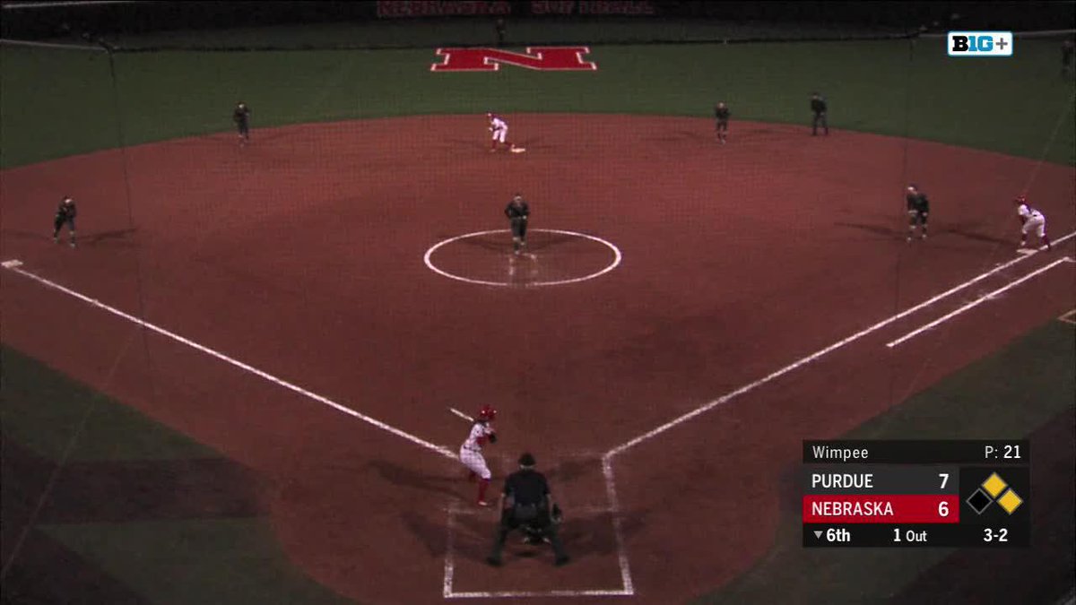 ✨ DÉJÀ VU ✨ In the same inning as Wednesday, down one run like Wednesday, Brooke Andrews blasts ANOTHER three-run shot to put the Huskers in front!