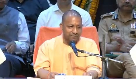 हमने तय किया कि... उत्तर प्रदेश 'उपद्रवियों' के लिए नहीं, 'उत्सवों' के प्रदेश के रूप में माना जाएगा, उत्तर प्रदेश 'माफियाओं' के लिए नहीं, 'महोत्सव' के लिए माना जाएगा...