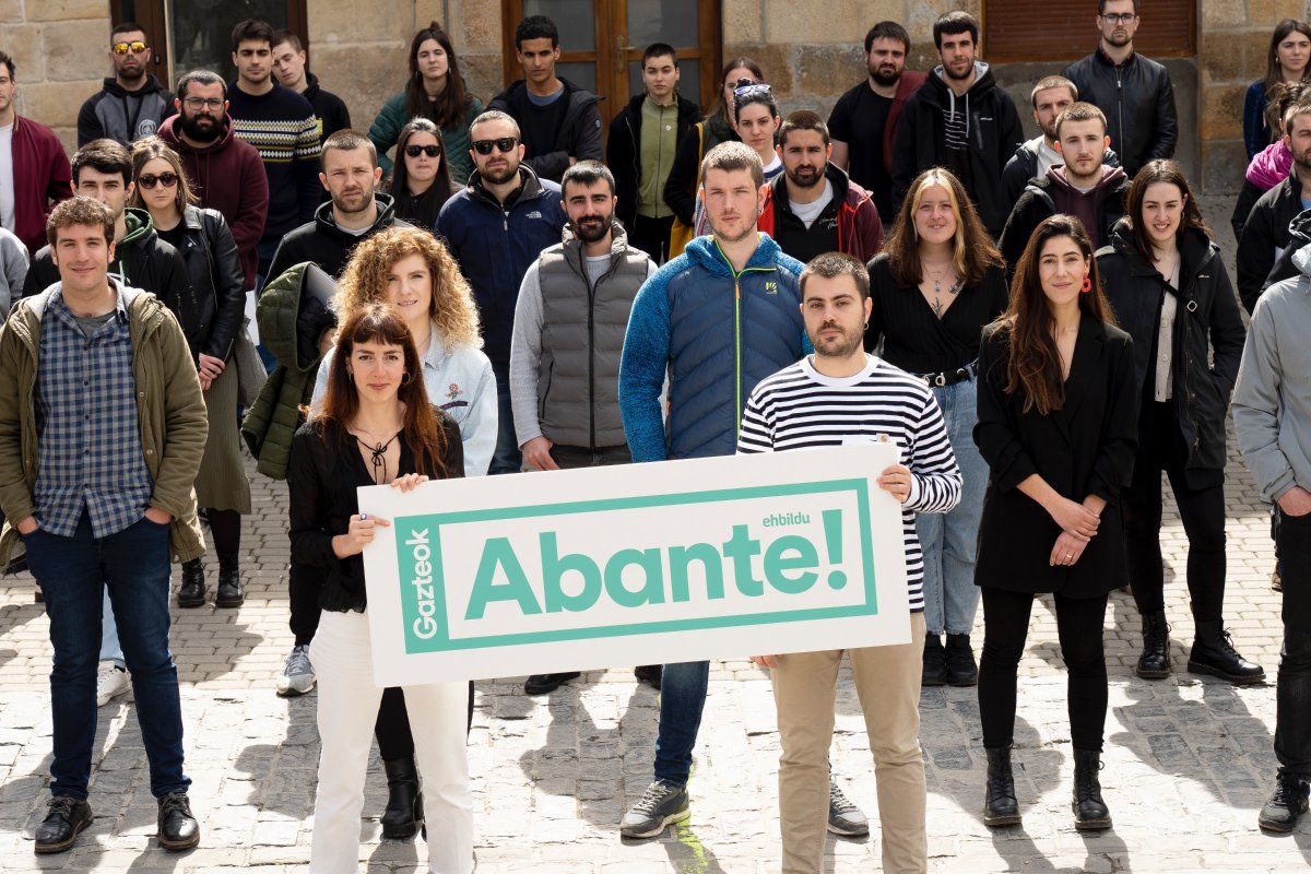 ↘ Lanean jarraituko dugu, aurrerapauso bat emateko eta botereguneak irabazteko. «Gu militante politikoak gara, ez anekdota bat. Gauzak aldatzen jarraitzeko ezinbestekoak gara militante gazteak». Ander Loyola Sergio | #ABANTE