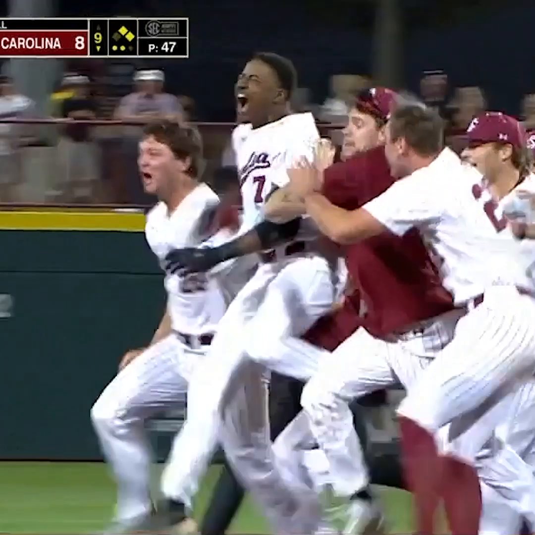 South Carolina was down 8-5 with two outs in the bottom of the 9th. 🤯 @GamecockBasebll 🤯