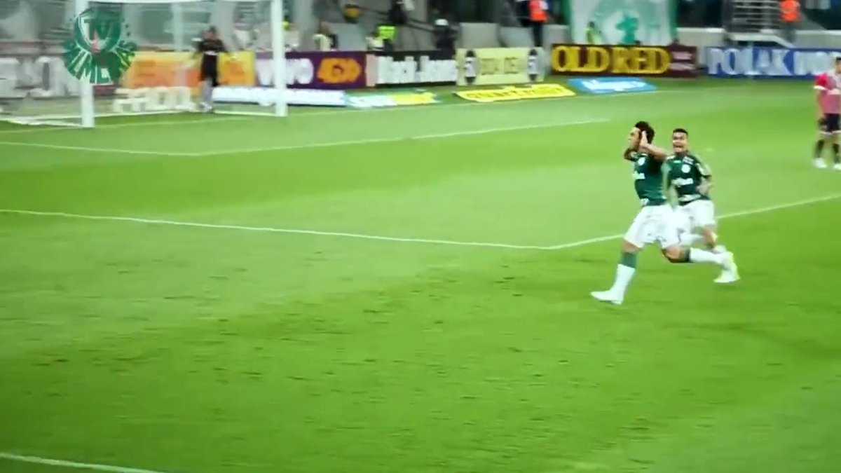 Há 8 anos, um gol antológico no Allianz Parque! 🤯 Quem aí gravou essa pintura do Robinho? Deixe aqui nos comentários 🐷💚 🏆 Palmeiras 3x0 São Paulo 🗓 25/03/2015 #AvantiPalestra