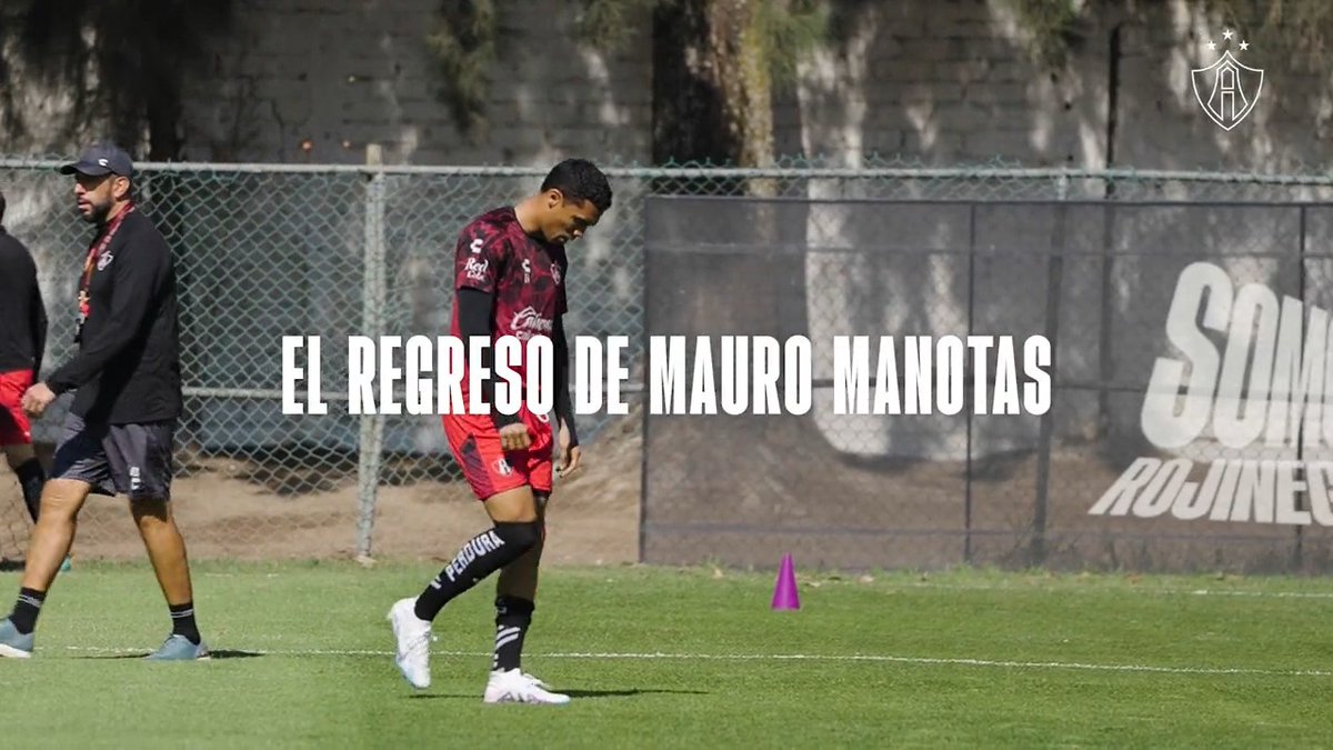 Después de una lesión que lo obligó a alejarse de las canchas por 9 meses… Mauro Manotas se encuentra listo para volver, con ganas, ilusión y el compromiso de seguir transformando la historia Rojinegra ❤️🖤 #TodosJuntos