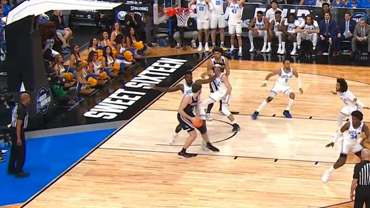 Everyone raves about Drew Timme's footwork but it's time to expose what's really happening down low - snitching if you will - since he's gaining a huge advantage #gonzaga