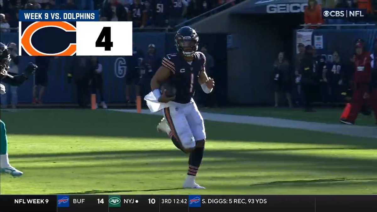 Lots of Justin Fields in the @chicagobears' top 10 plays of the season. 😤