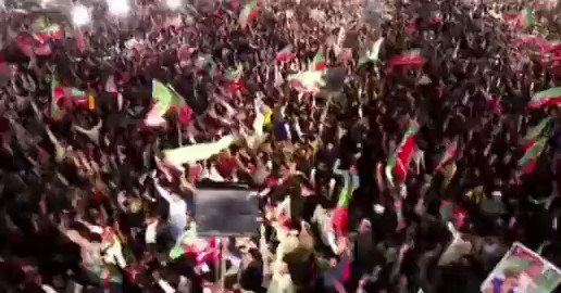 دو ہزار سے ذیادہ کارکنان اغوا یا گرفتار، مینار پاکستان کو جانے والے سارے راستوں پر کنٹینرستان، روزانہ جلسہ روکنے کی سر توڑ کوششیں، تین بار التوا، میڈیا پر مکمل بلیک آؤٹ ،تشدد، دھمکی دھونس ۔۔۔ کچھ کام نا آئی ۔۔ دو دن کے نوٹس پر عوام پہنچ گۓ ، اپنے لیڈر کو سننے! #حقیقی_آزادی_جلسہ