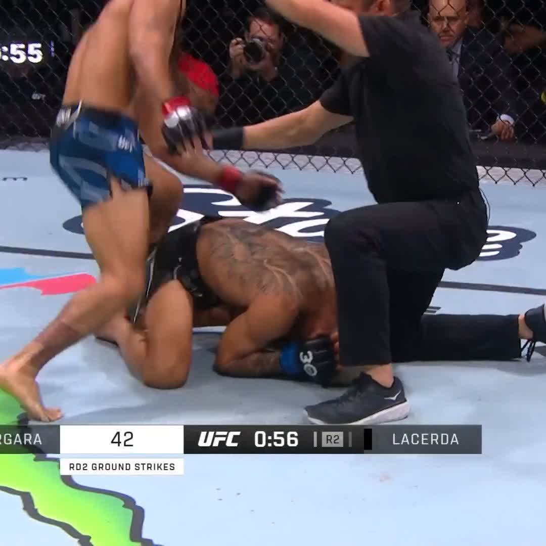 NEVER COUNT OUT THEM TEXAS BOYS!!!!!!!! 🤯 ITEEZWUTITEEZ flips the script to get the finish! #UFCSanAntonio