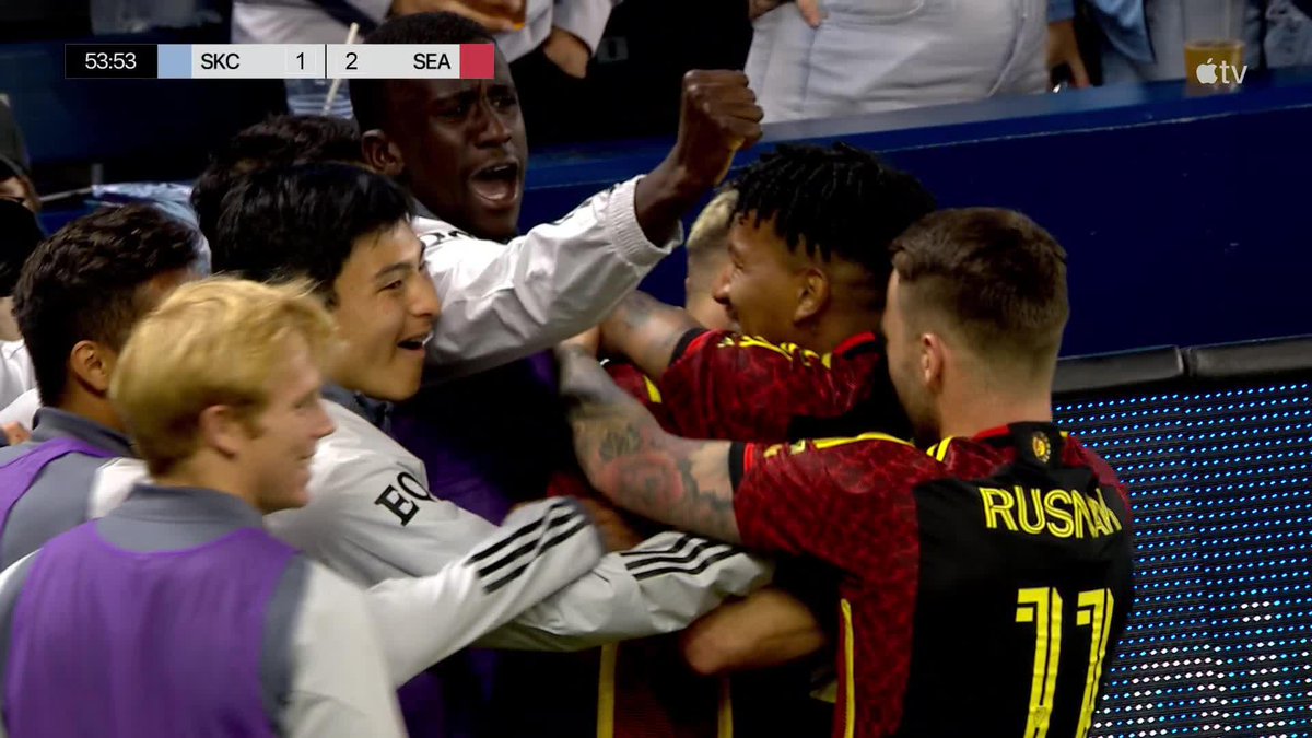 🇺🇸 U.S. Soccer Men's National Team’s Jordan Morris doubles his tally from another assist from Léo Chú and the Seattle Sounders FC take the lead! (Via Major League Soccer)