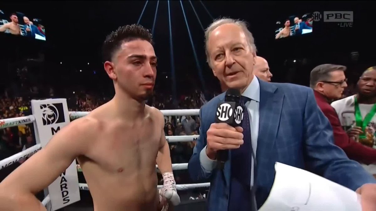 .Jose el Rayo Valenzuela and the fans don't agree with the judge's decision. #ColbertValenzuela | Order #BenavidezPlant: