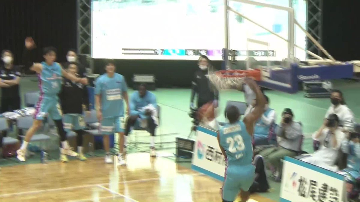 大迫力のダンクシュート💥💥 ベンチの選手にもご注目🤭 【公式】佐賀バルーナーズ 🏀 📡バスケットLIVEで見逃し視聴 #Bリーグ