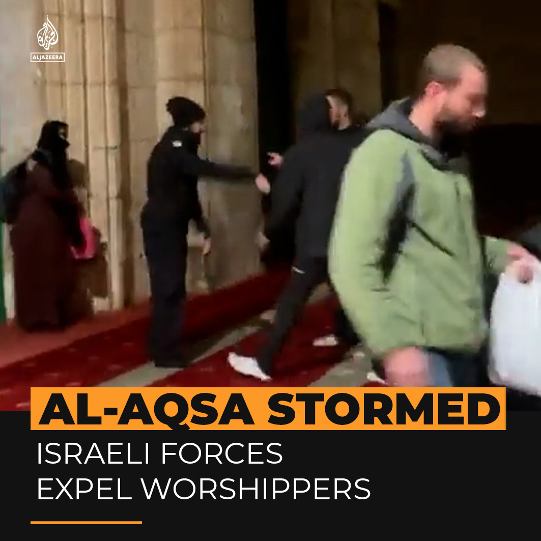 Video footage shows Israeli forces entering Al-Aqsa Mosque in occupied East Jerusalem on the third day of Ramadan and expelling worshippers ⤵️