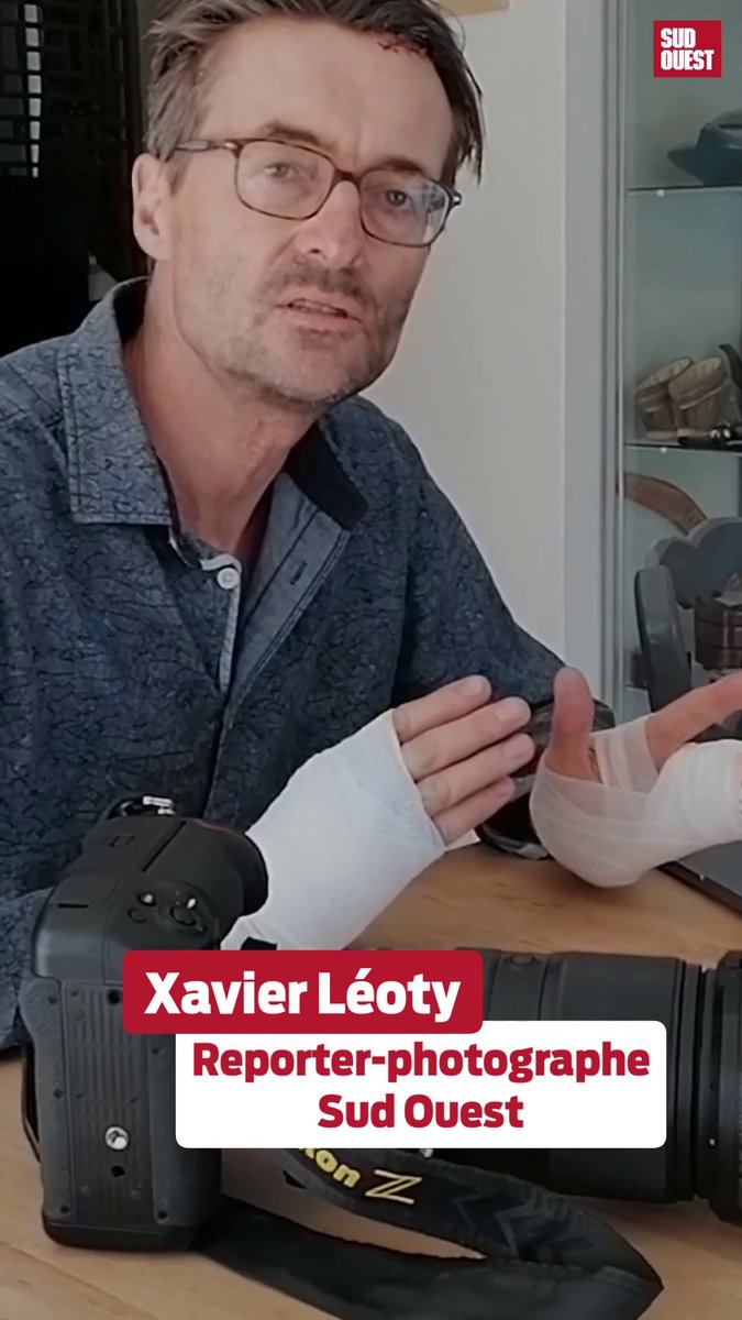 💥💬 Xavier Léoty, photographe de #SudOuest, a été sérieusement #blessé à la tête et aux mains lors des violents affrontements de la #manifestation #antibassines à #SainteSoline, dans les Deux-Sèvres. Il raconte ⤵️