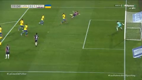Quini estaría orgulloso de ti. El golazo que se ha inventado Dani Queipo para el Real Sporting. #LaCasaDelFútbol