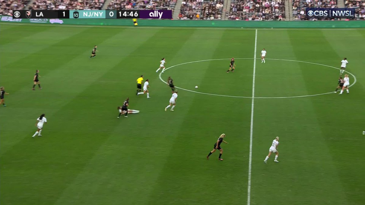 Not the kind of history Angel City wanted to make. 😐 We have the first ever VAR goal reversal in the history of women's club soccer on Jun Endo's rocket from midfield. 👀