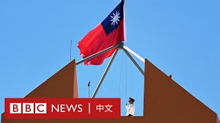 洪都拉斯宣布与台湾断绝外交关系,并与北京正式建交,承认“世界上只有一个中国”。 自蔡英文执政以来,已有九个国家与台湾的中华民国政府断交。这使得与台湾建交的国家进一步减少到13个。蔡英文在一段影片中表示,台湾“不会和中国进行无意义的金钱外交竞逐”。