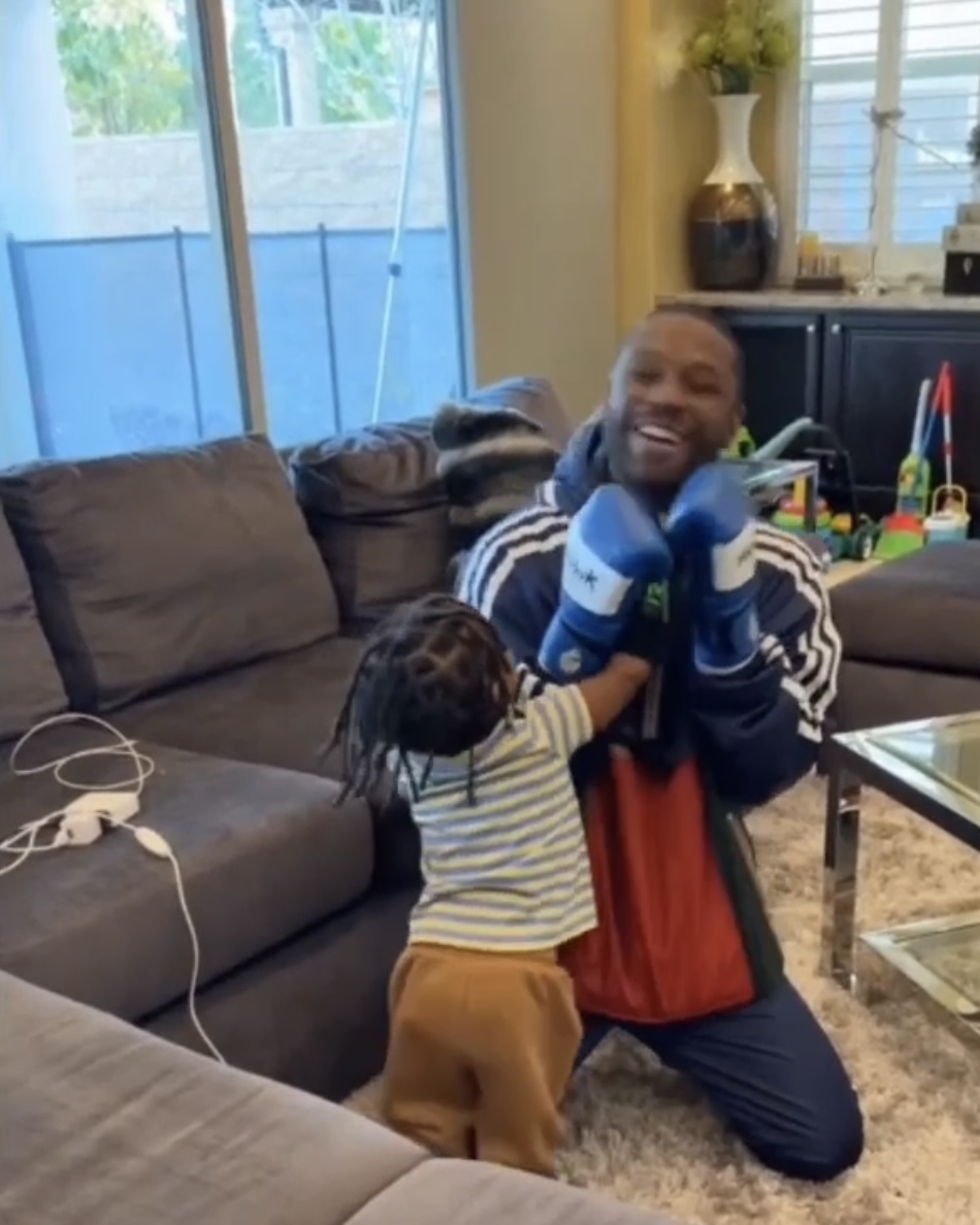 Floyd Mayweather sparring with his grandson (NBA YoungBoy's son)‼