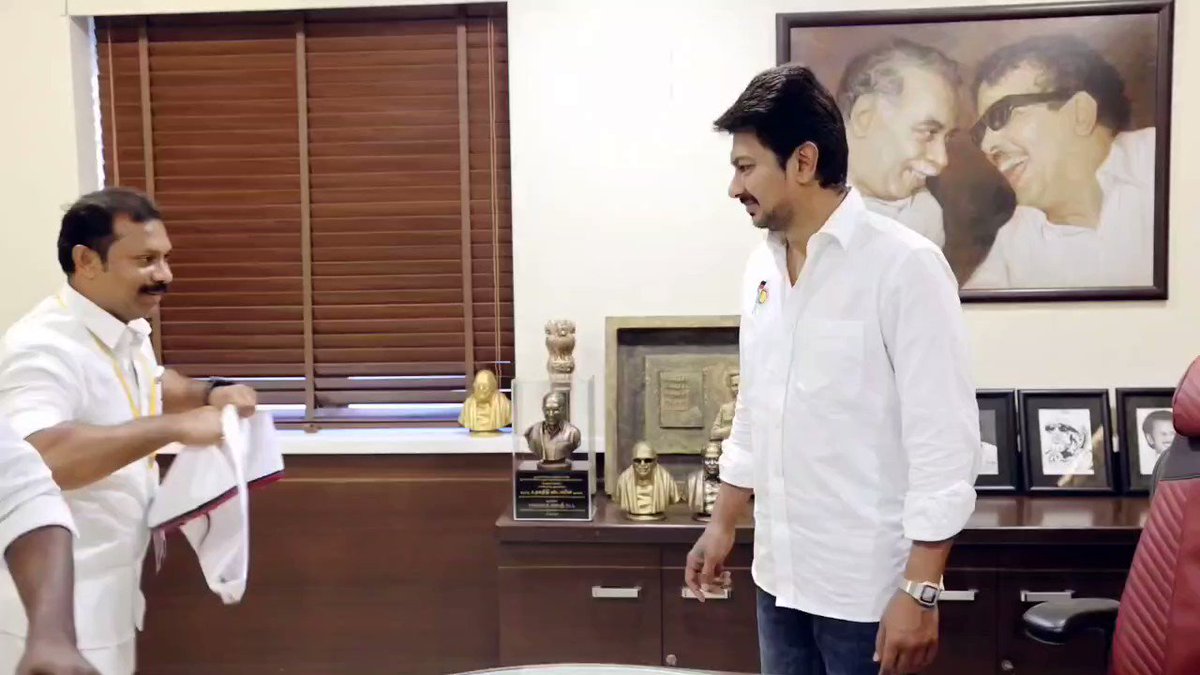 திருச்சுழி சட்டமன்றத் தொகுதியின் மேலிட பொறுப்பாளராக நான் #கழகத்தலைவர்M.K.Stalin அவர்களால் நியமிக்கப்பட்டதைத் தொடர்ந்து,மக்களின் இதயம் நிறைந்த #இளந்தலைவர் அண்ணன்Udhay அவர்களைச் சந்தித்து நன்றி தெரிவித்து மகிழ்ந்தேன் ... DMK Youth Wing DMK Thangam Thenarasu-தமிழ்நாட்டை தலைகுனிய விடமாட்டேன் 🙏💪🔥❤️