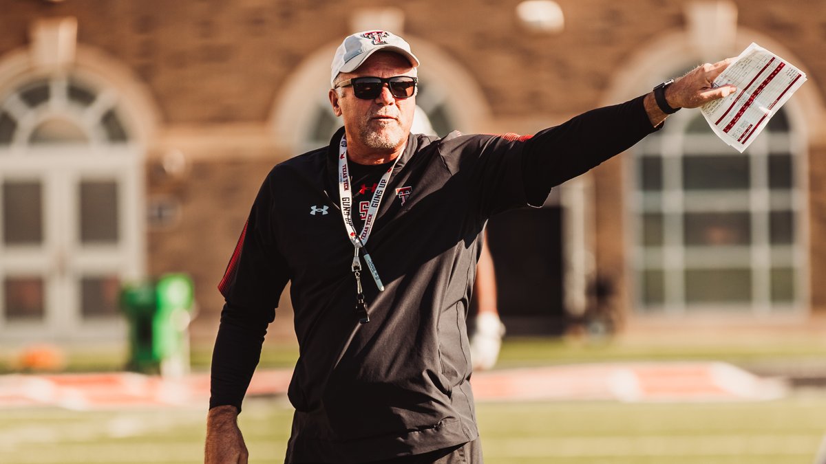 Drill of the Day vol. 3 One of our daily #TAKE3 drills with Tim DeRuyter and the safeties! #WreckEm | DEWALT