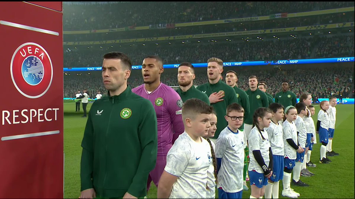 A brilliant rendition of Amhrán na bhFiann before things got underway 👏🇮🇪 This atmosphere 😍 #EURO2024