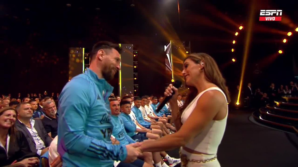 La Sole y Messi ❤️. Ese tema escuchaban los jugadores de la Selección Argentina en el micro de vuelta luego de ganar. El mismo Leo la subió en Instagram a un mes de ser campeones del mundo.