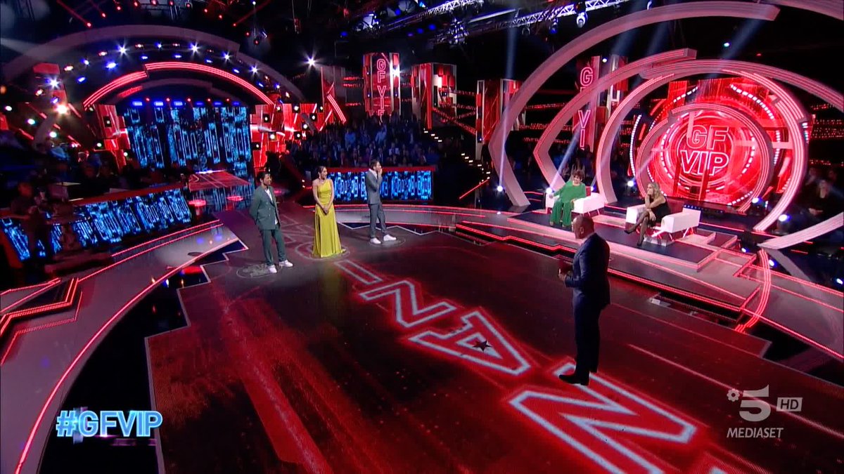 Il pubblico ha deciso che il VIP che deve abbandonare immediatamente la Casa di #GFVIP è... LUCA ONESTINI!