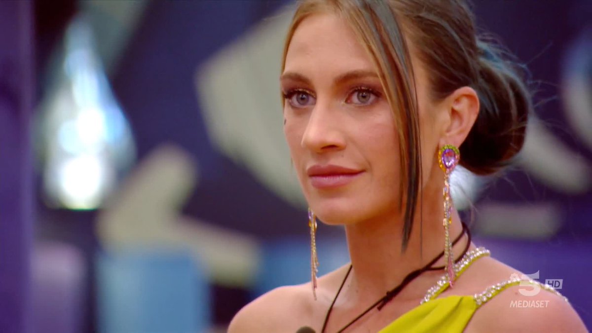 I VIP in Casa vengono informati del reale esito del televoto... non solo Luca ha dovuto abbandonare la Casa, ma Nikita è in finale! #GFVIP