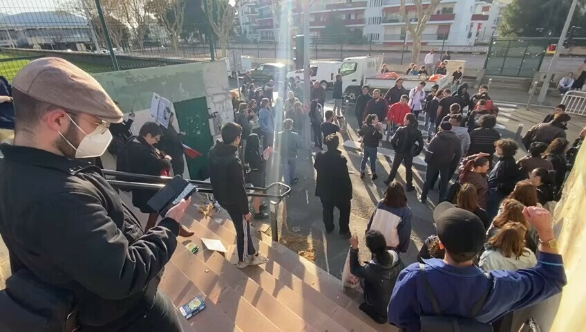 Notre responsable UNI 06 a été lâchement agressé par les militants d’extrême-gauche venus bloquer la fac de lettres de Nice. Soutien à lui. L’université doit réagir !