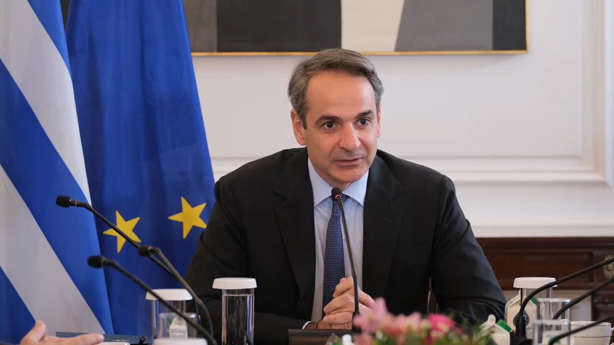 Η σημερινή συνεδρίαση συμπληρώνει έναν κύκλο 50 τακτικών συνεδριάσεων του Υπουργικού Συμβουλίου από το καλοκαίρι του 2019. Με έργο που αποτυπώνεται σε 402 νόμους που εγκρίθηκαν από το Υπουργικό Συμβούλιο, ψηφίστηκαν από τη Βουλή και καλύπτουν όλο το φάσμα της δημόσιας πολιτικής.