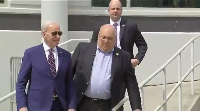 Shocking Biden hot-mic reveals how handlers program his every move WATCH. Yes, this is 100% real.