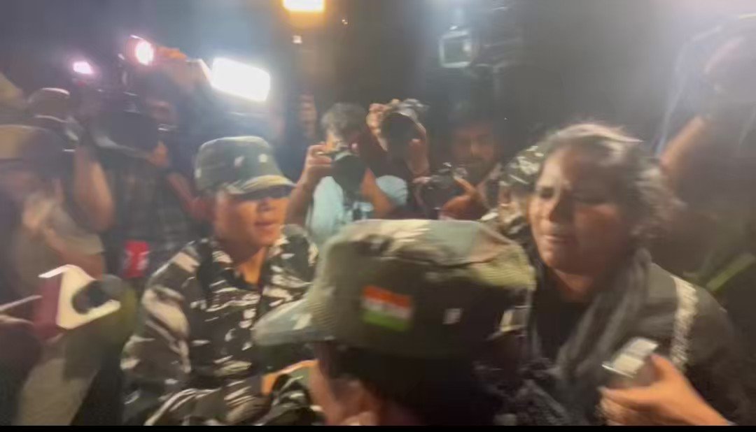 इंक़िलाबों की घड़ी है हर नहीं हाँ से बड़ी है