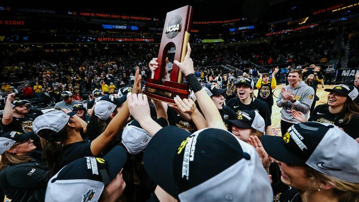 𝐅𝐨𝐮𝐫 𝐈𝐨𝐰𝐚 💛 #Hawkeyes x #WFinalFour