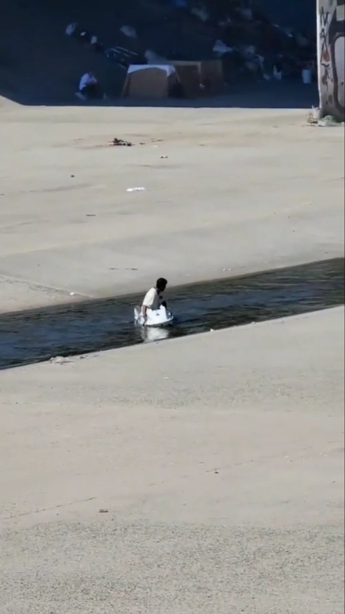 #Tijuana Recomendación para evitar el tráfico... Utilicen el Río Tijauna.