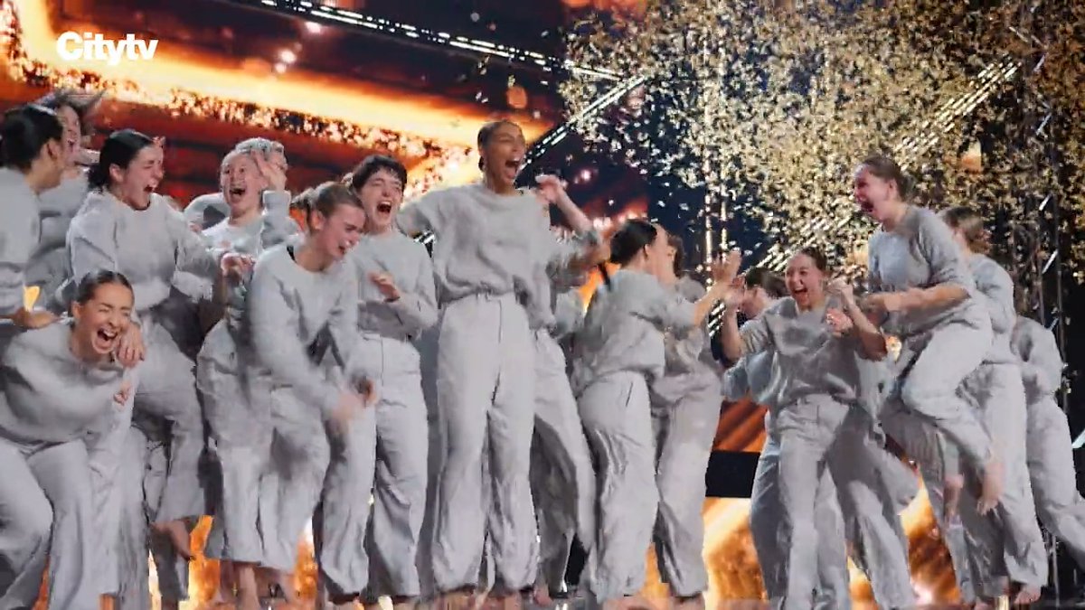 #Contemporary #dance crew Conversion LIFT each other up in their mesmerizing #CGT audition, earning Trish Stratus’s #GoldenBuzzer! ✨👏 Lilly Howie Mandel Kardinal Lindsay Ell