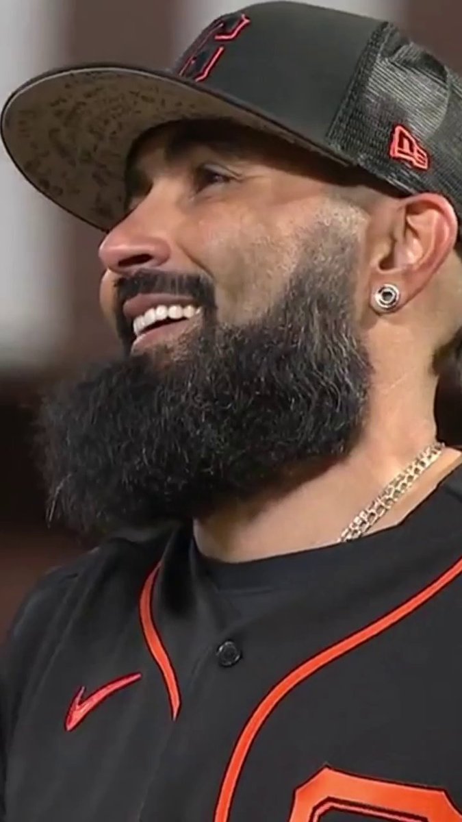 Sergio Romo wore a very special hat in his final game 🧡 (via KNBR)