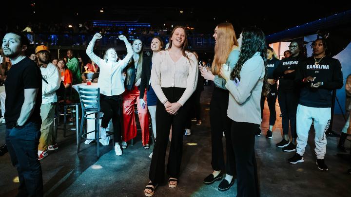 Success on the court & in the classroom 🤩 Sharon Goodman was named the winner of the 2023 Elite 90 Award - given to the player with the highest GPA at the Final Four. #Hawkeyes x #WFinalFour