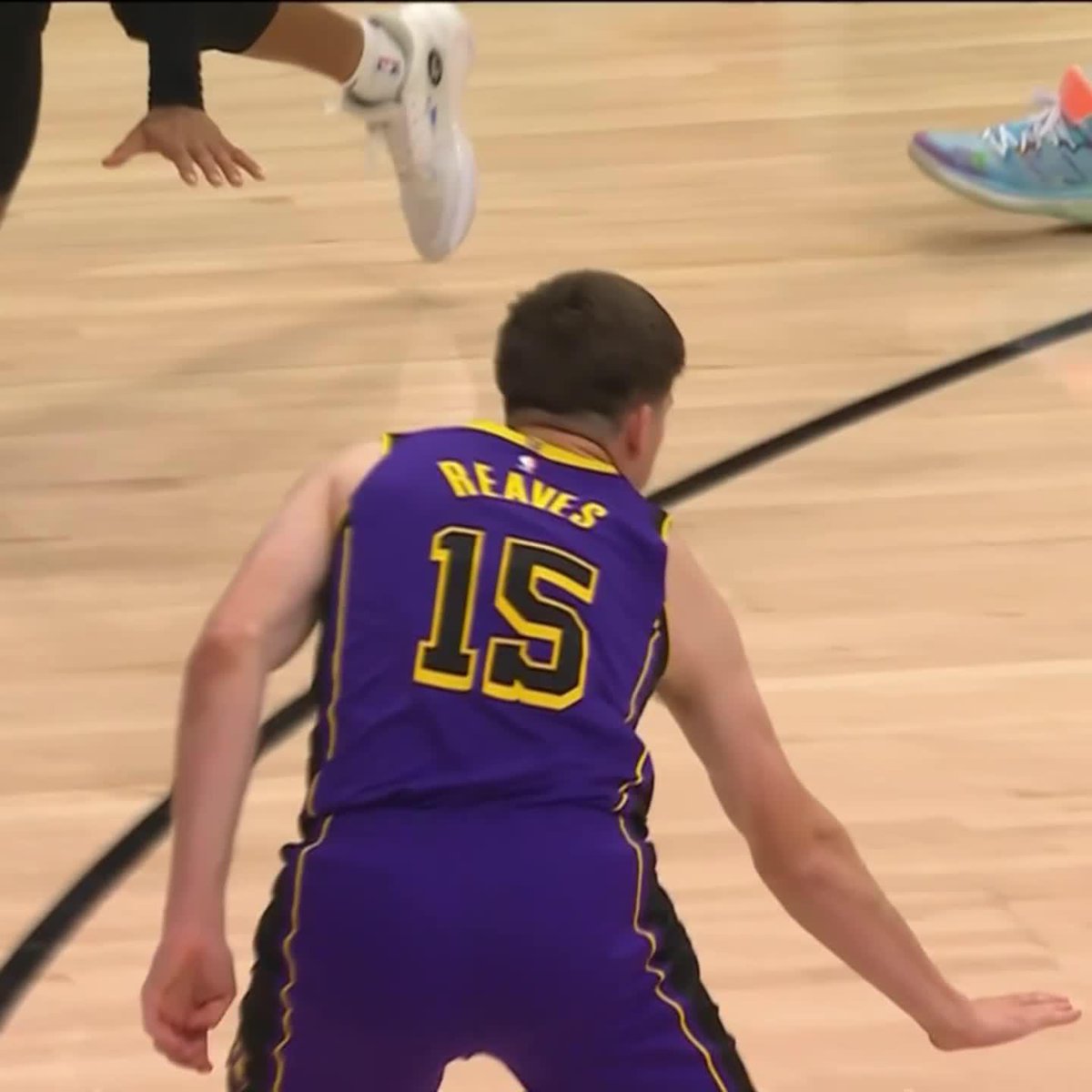 Austin Reaves hit Pat Bev with the "TOO SMALL" 😭