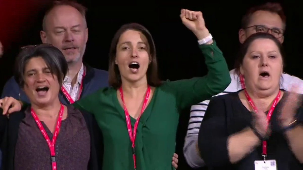 💬 "Emmanuel Macron si tu continues, il va faire tout noir chez toi" La phrase scandée par Sophie Binet, nouvelle secrétaire générale de la CGT, avant son discours devant le Congrès