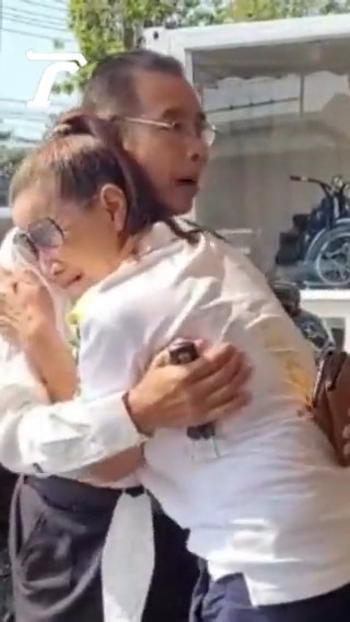 ทีมงานน้ำตาท่วม รอรับศพ “เอ๋ ชนม์สวัสดิ์” สุดเศร้า ลั่นสมุทรปราการขาดเสาหลัก #เอ๋ชนม์สวัสดิ์ #ชนม์สวัสดิ์อัศวเหม #สมุทรปราการ #ไทยรัฐออนไลน์