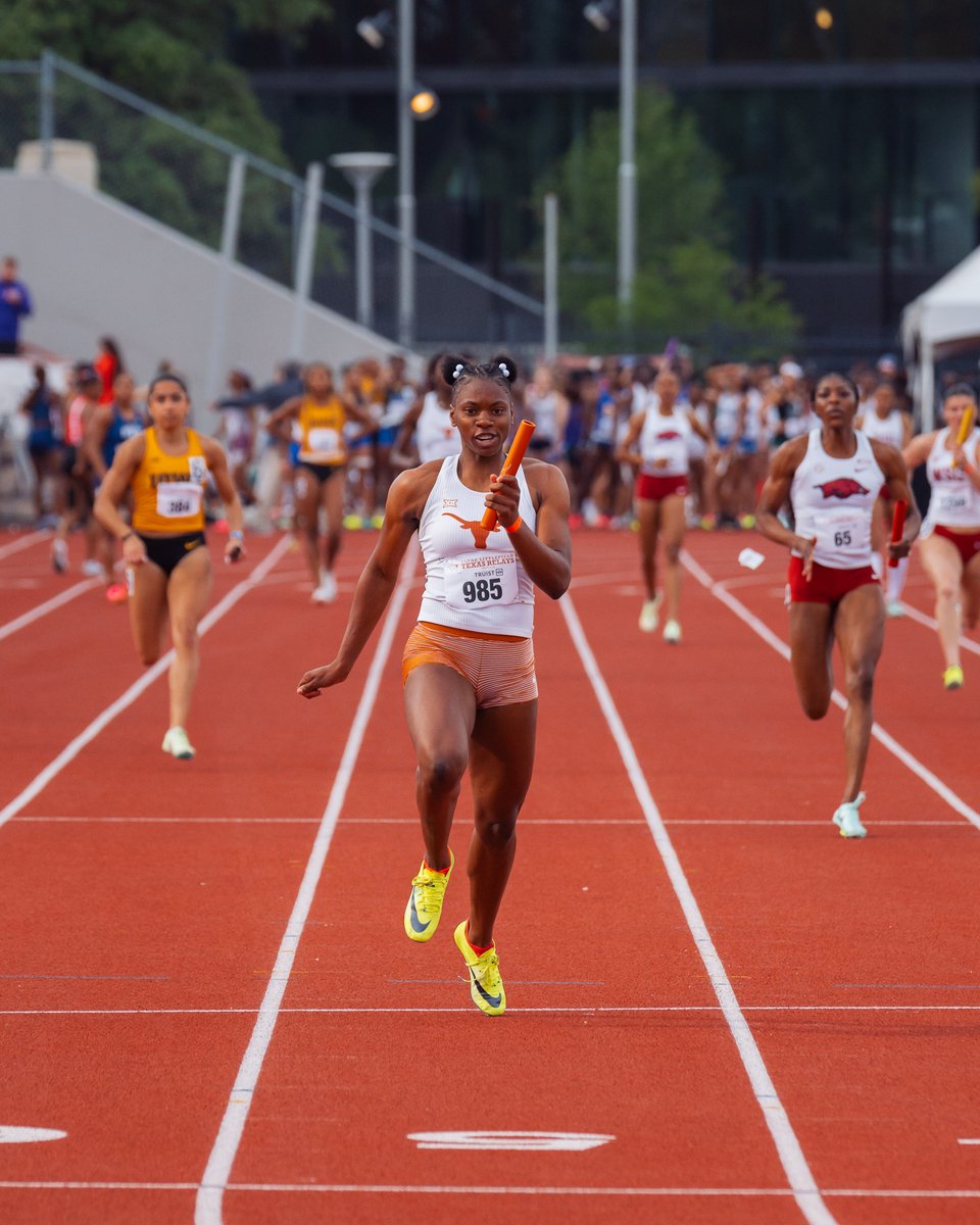 Texas Relays | Carlette Guidry 4x100 prelims 🤘 The Longhorns of Julien Alfred, Ezinne Abba, Rhasidat Adeleke & Kevona Davis run the fastest qualifying time at 42.38 for a new Texas Relays record and the fourth fastest time in UT history!