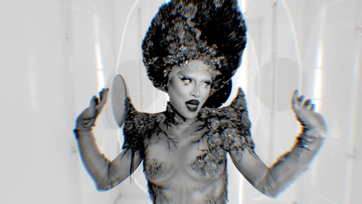 Crack the code, now y’all know Sasha Colby run the show! ⭐️ #DragRace