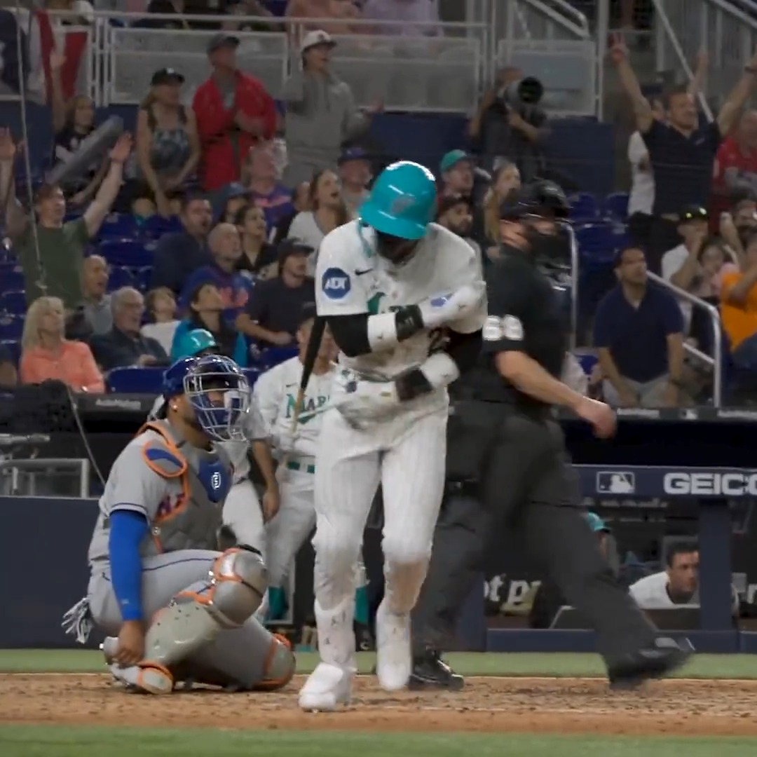 Between the bat flip and the throwbacks this might end up being the most aesthetically pleasing homer of the year