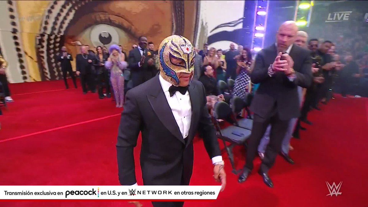 Llegó el momento de ♛Rey Mysterio❔ en el #WWEHOF 🙌