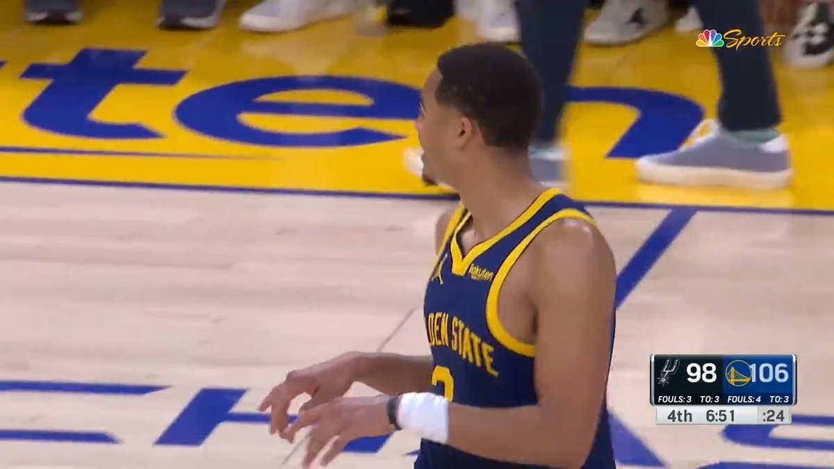 Steph: ☔️☔️☔️☔️☔️☔️☔️ Klay: ☔️☔️☔️☔️☔️☔️☔️ Jordan: ☔️☔️☔️☔️☔️☔️ 20 THREES tonight for the trio