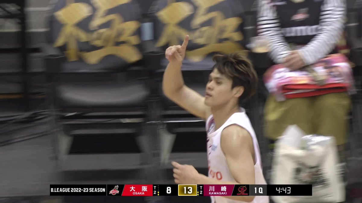 試合開始5分で3本の3Pシュート👌👌👌 川崎#0 藤井が絶好調！ @maaaayu40 川崎ブレイブサンダース⚡️川崎からバスケの未来を⚡️ 📡バスケットLIVEで生配信中 #Bリーグ